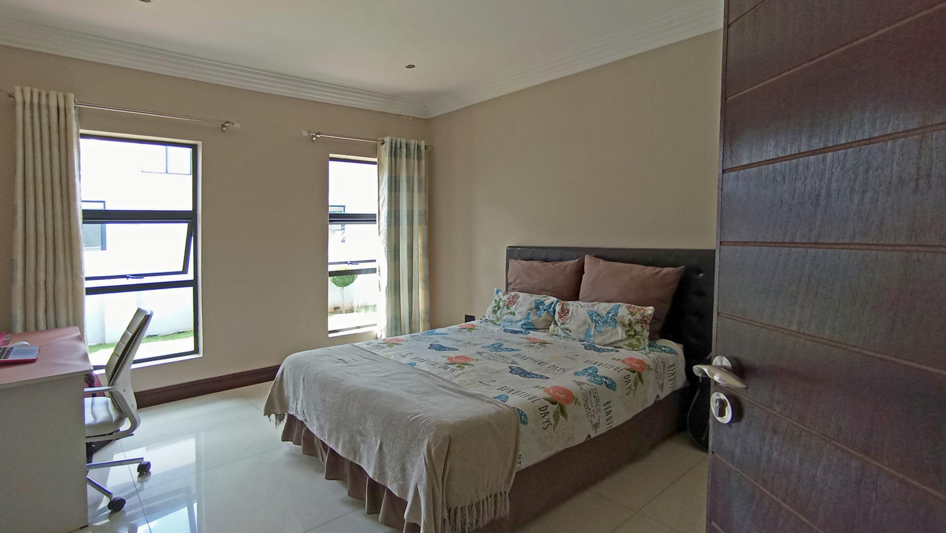 Bed Room 1 - 16 square meters of property in Copperleaf Golf and Country Estate