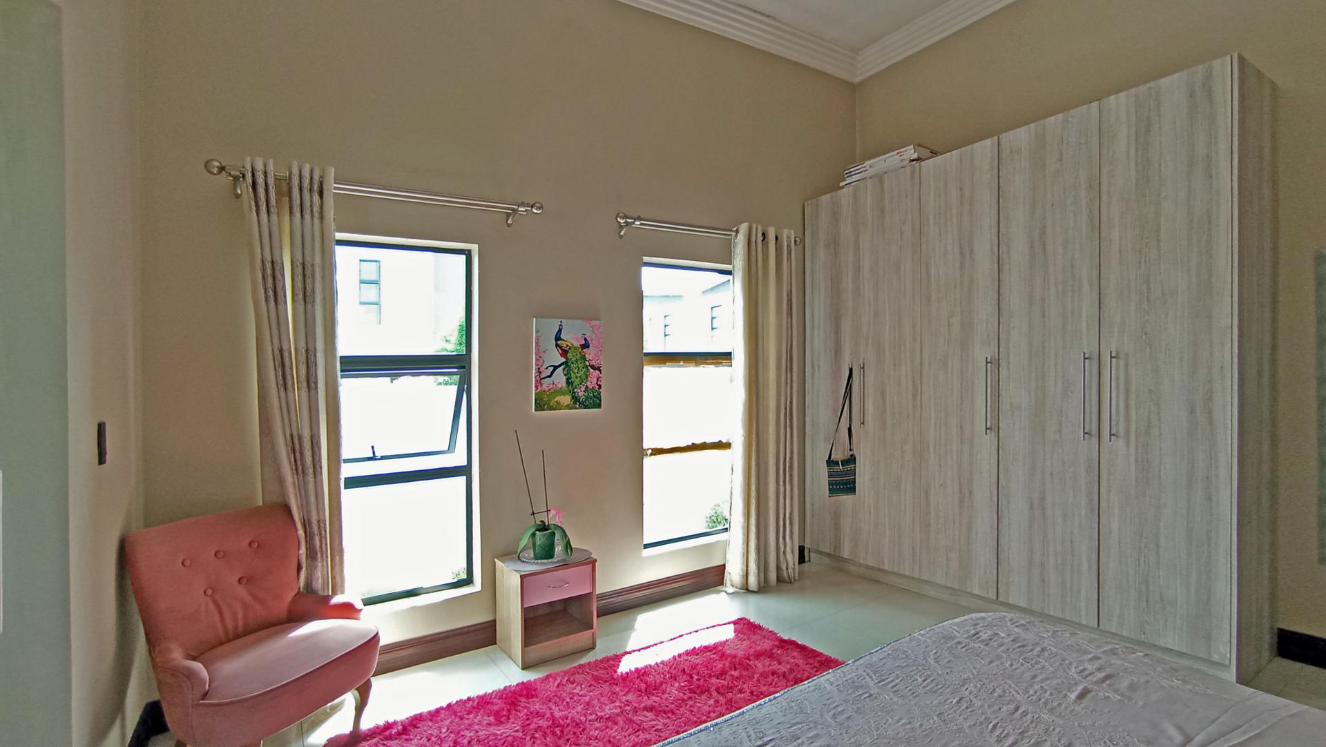 Bed Room 2 - 19 square meters of property in Copperleaf Golf and Country Estate