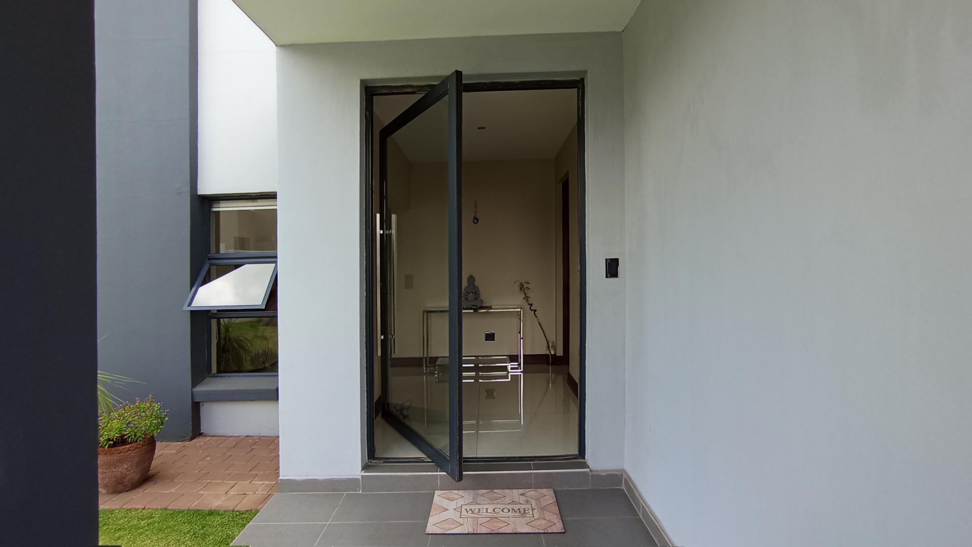 Front View of property in Copperleaf Golf and Country Estate