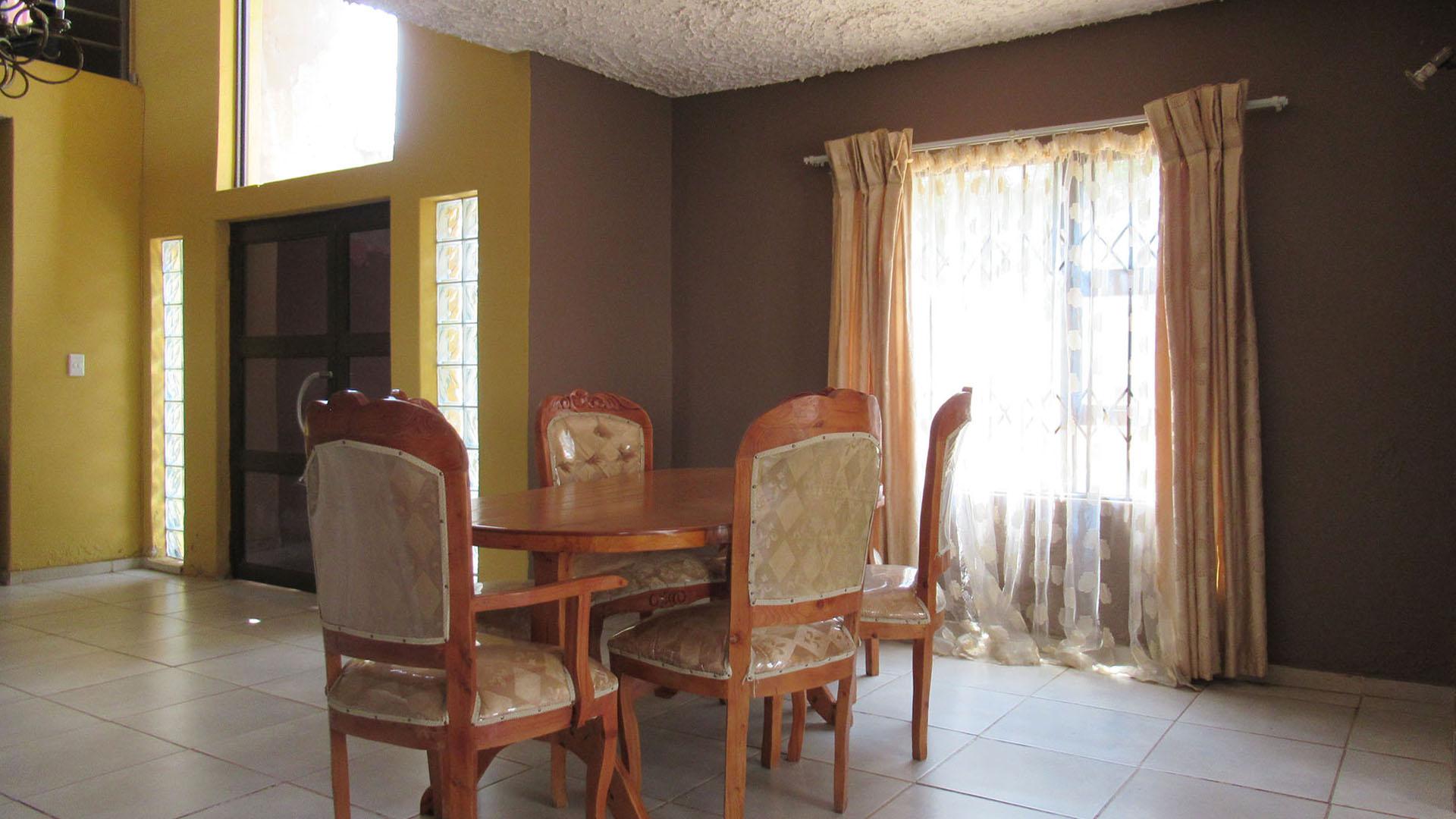 Dining Room - 24 square meters of property in Ennerdale
