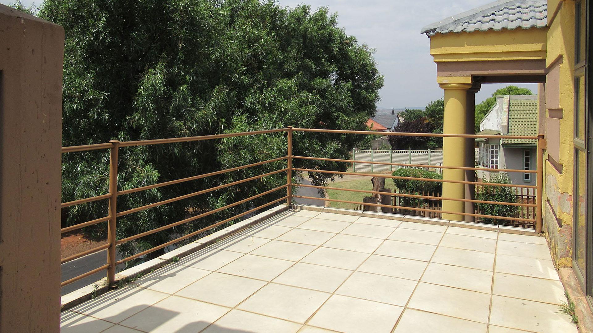 Balcony - 31 square meters of property in Ennerdale