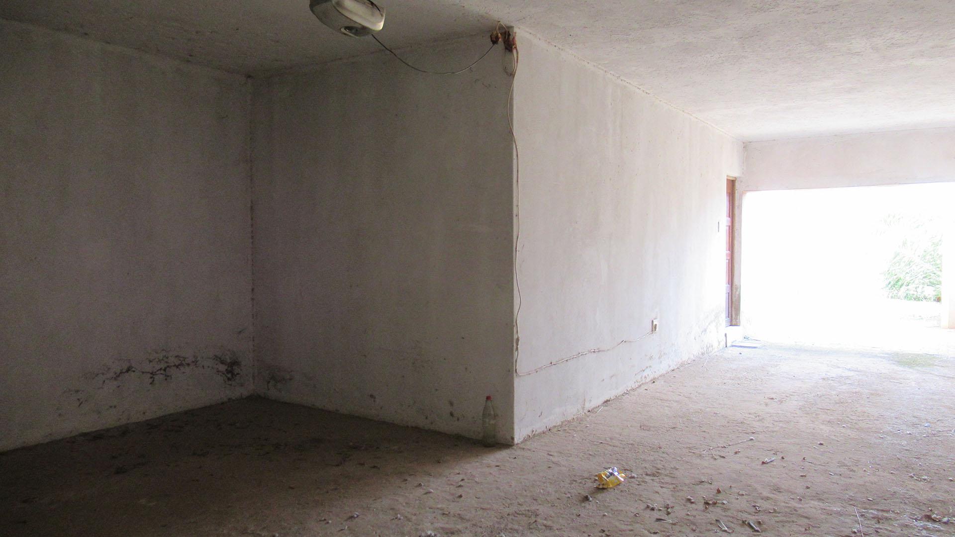 Spaces - 81 square meters of property in Ennerdale