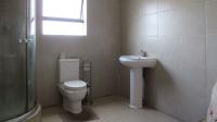 Main Bathroom - 14 square meters of property in Ennerdale