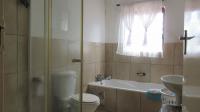 Bathroom 1 - 5 square meters of property in Florida