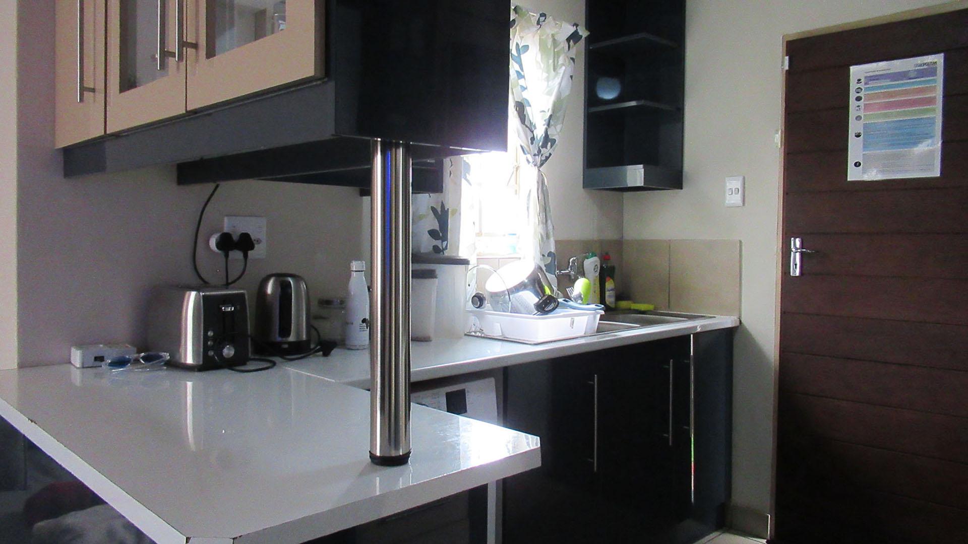 Kitchen - 8 square meters of property in Watervalspruit