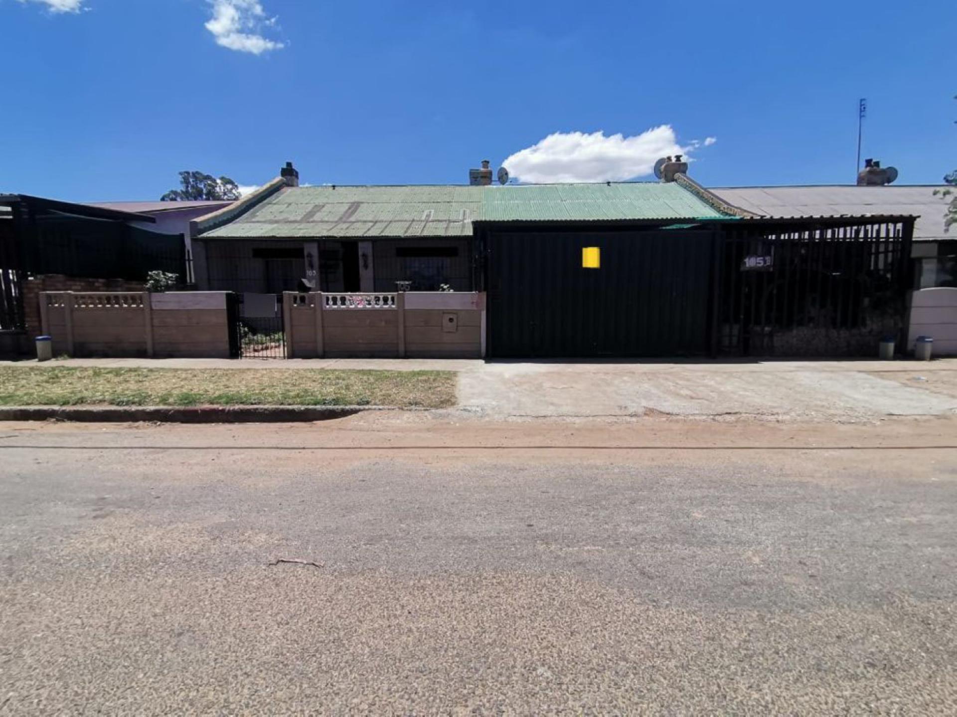 Front View of property in Geduld