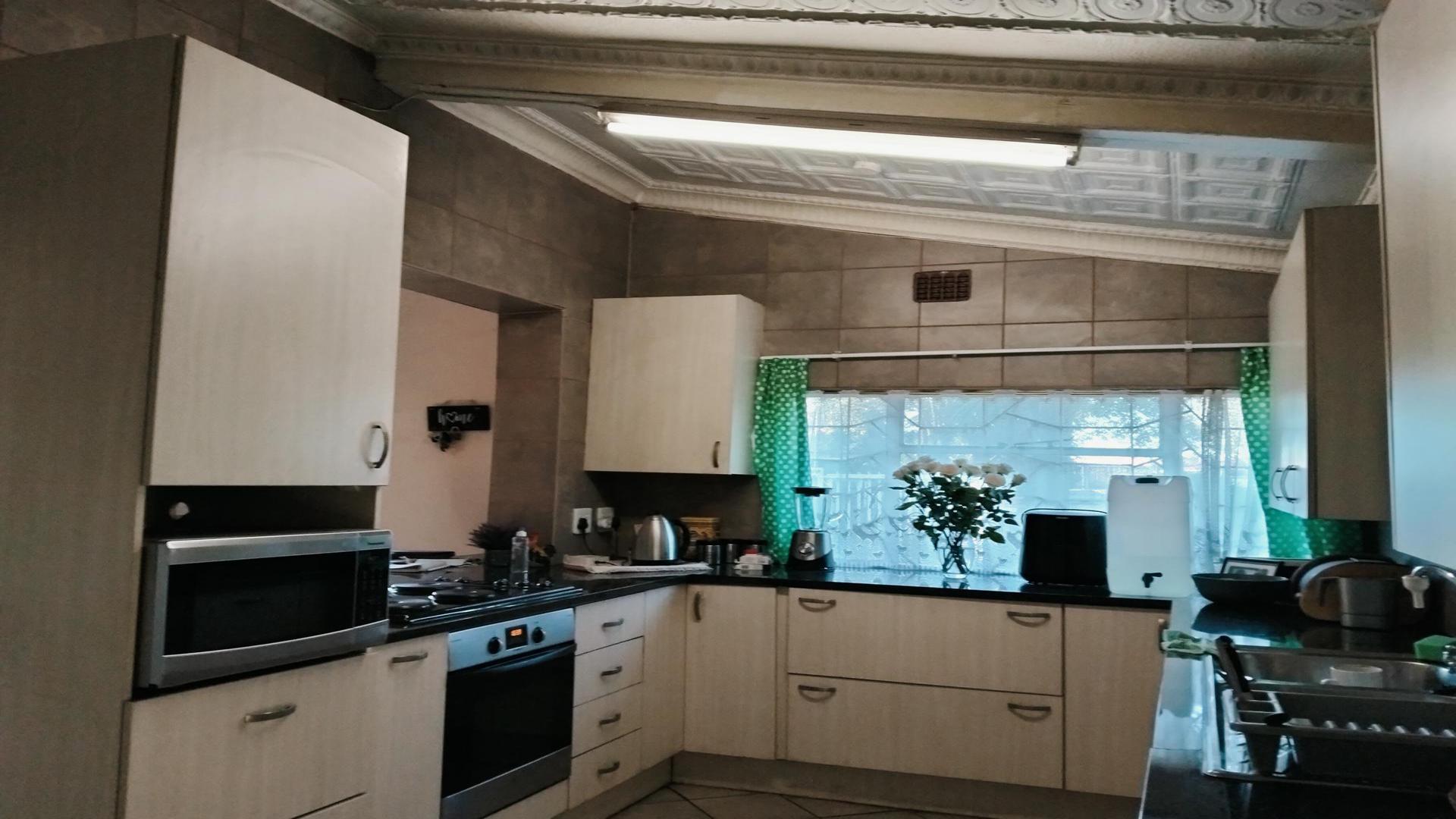 Kitchen of property in Brakpan