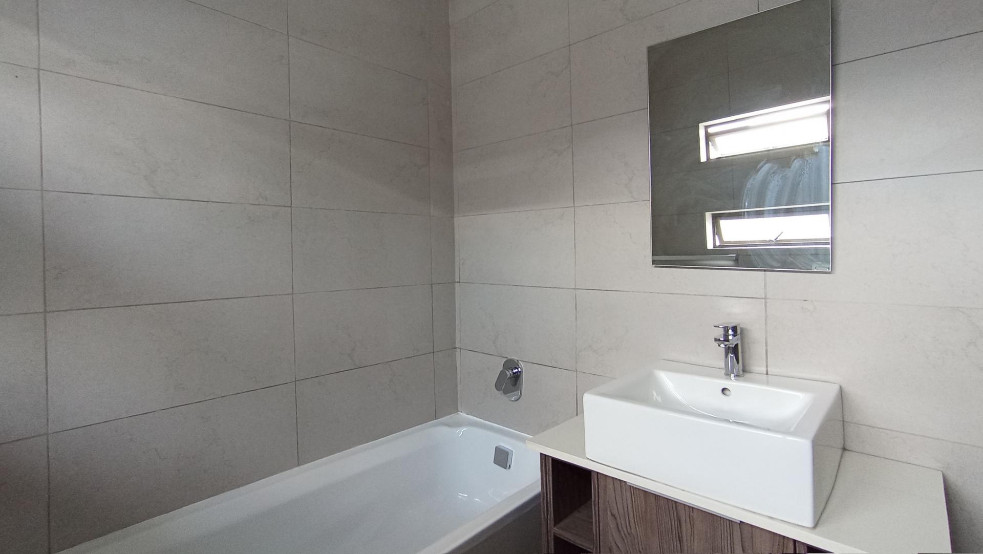 Bathroom 2 - 7 square meters of property in Petervale