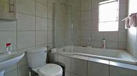 Bathroom 1 - 5 square meters of property in Heuweloord