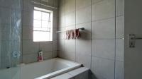 Bathroom 1 - 5 square meters of property in Heuweloord