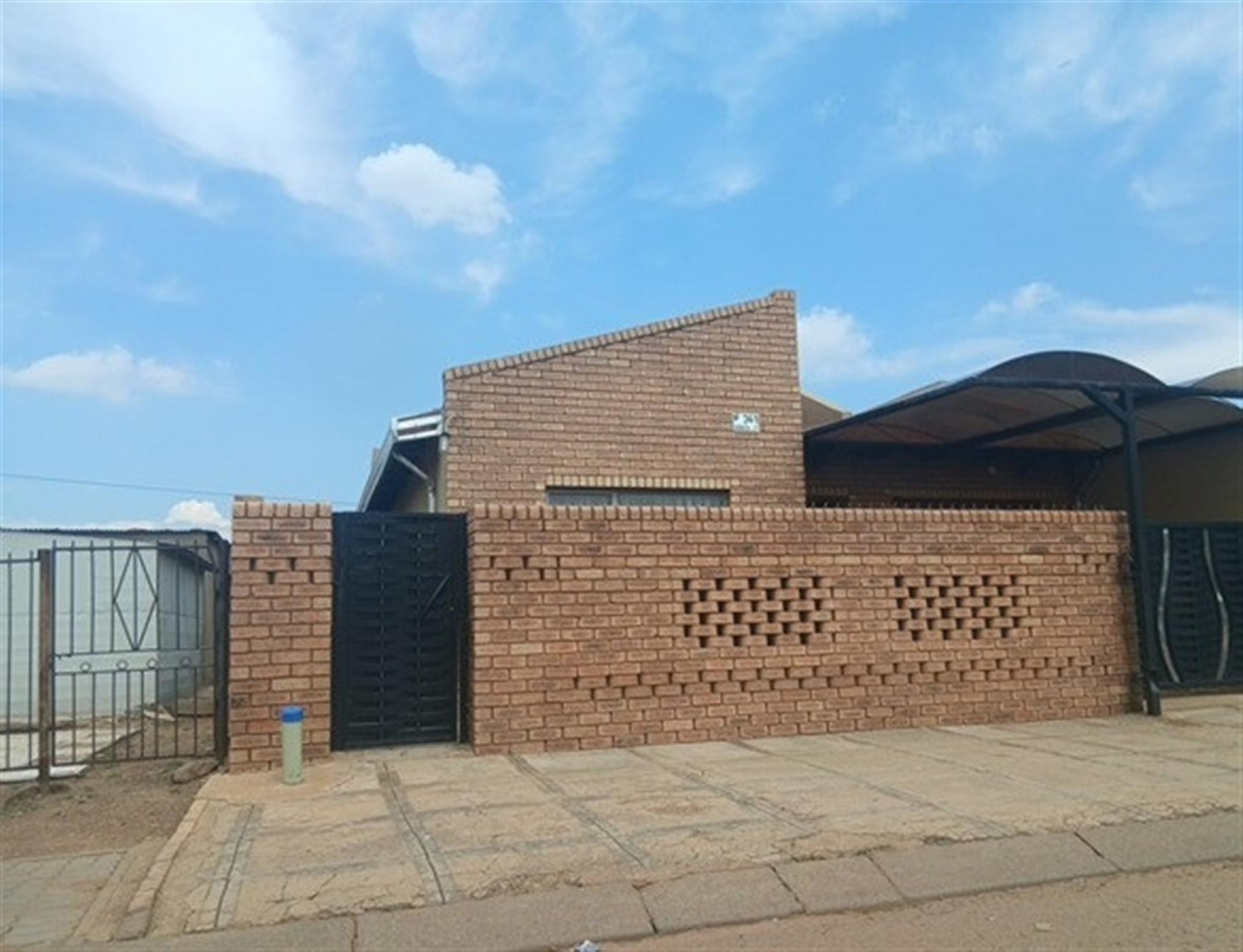 Front View of property in Alberton