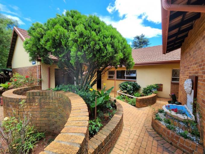 7 Bedroom House for Sale For Sale in Constantia Kloof - MR609946