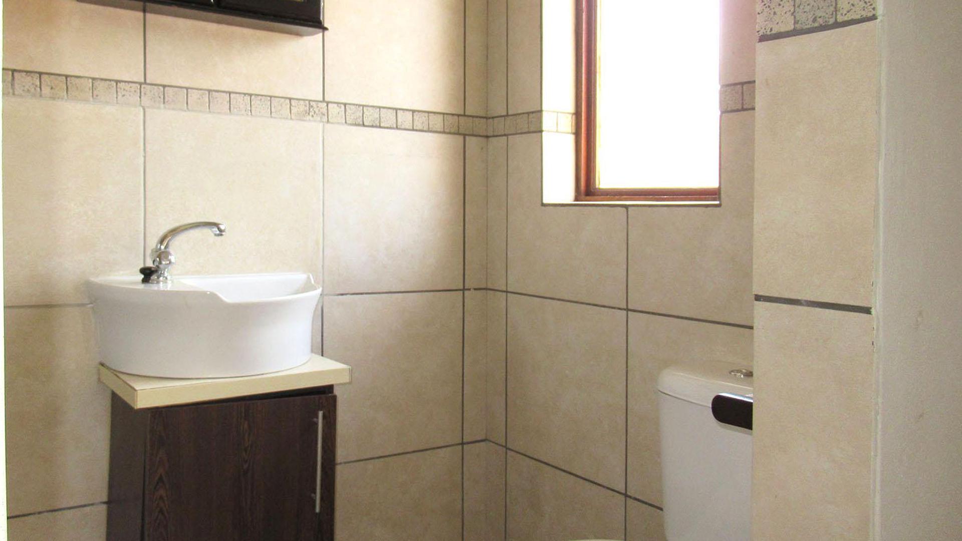 Bathroom 2 of property in Greenhills