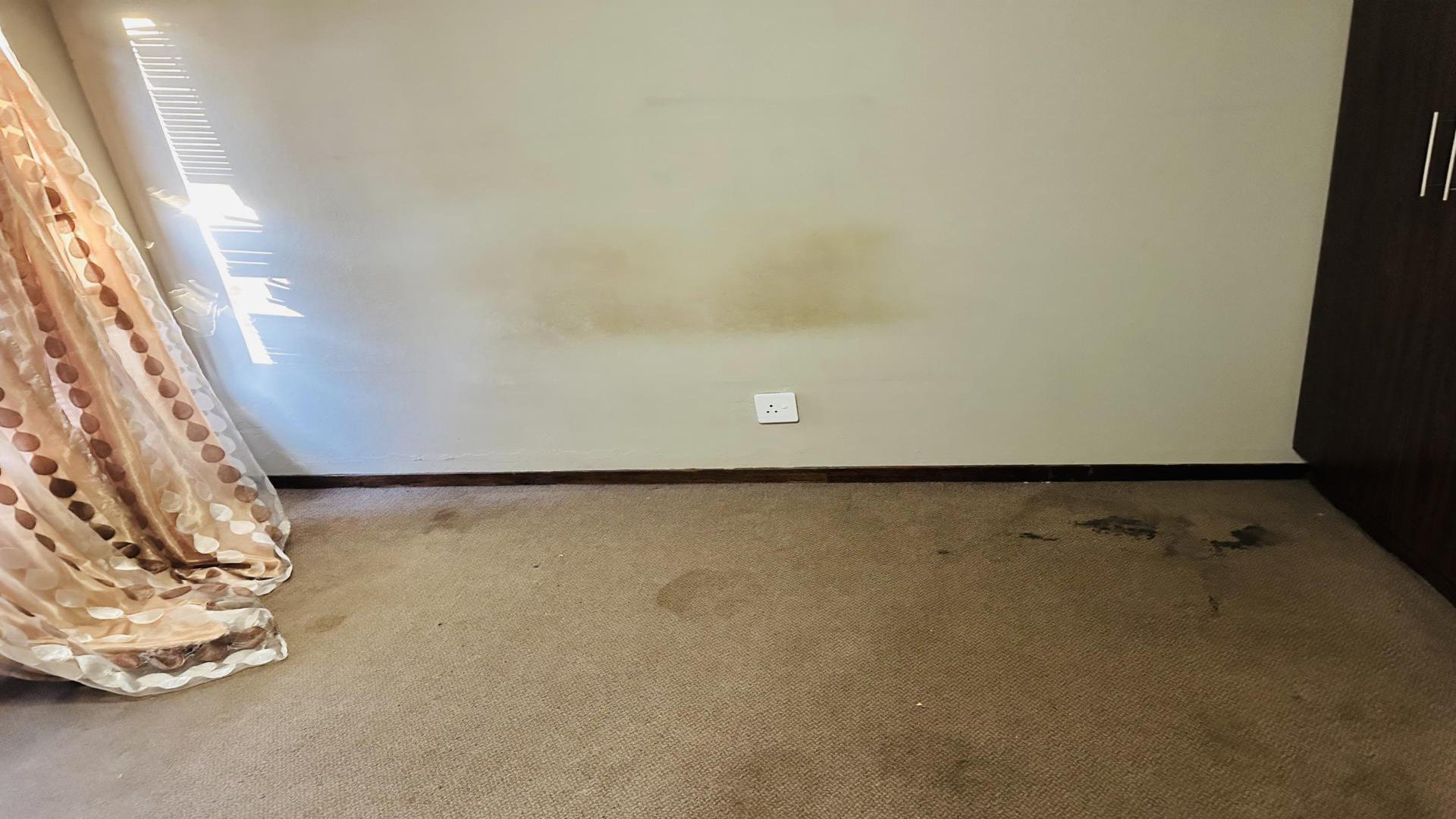 Bed Room 1 - 14 square meters of property in Greenhills