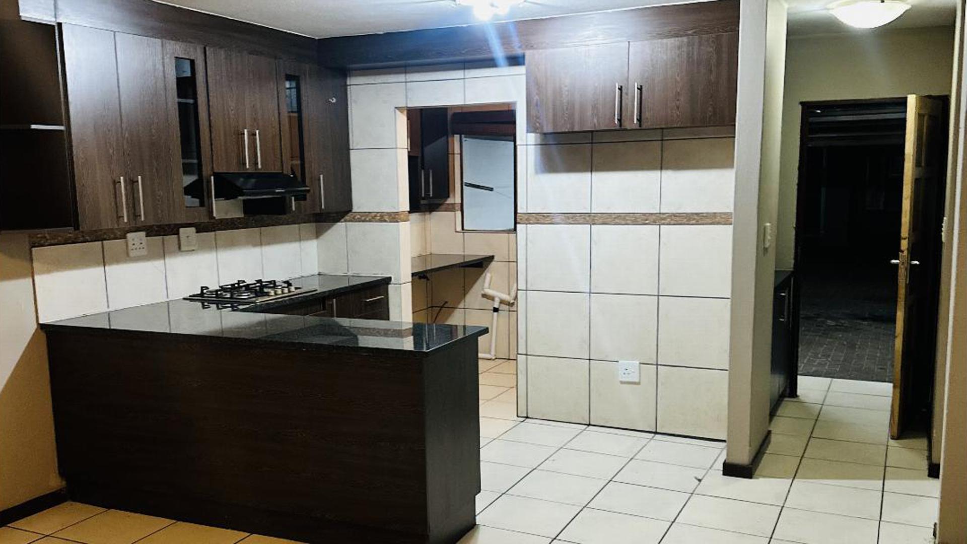 Kitchen - 9 square meters of property in Greenhills