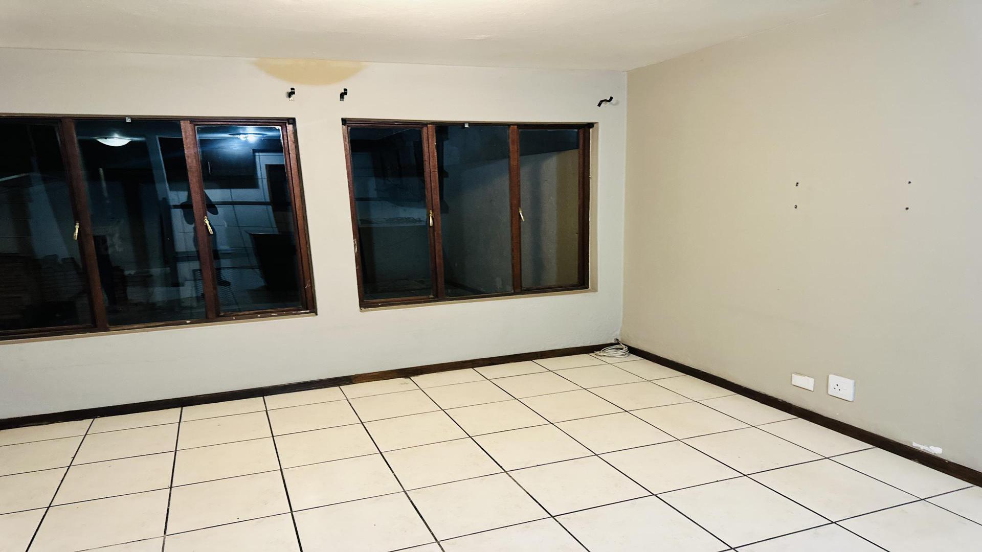 Lounges - 21 square meters of property in Greenhills