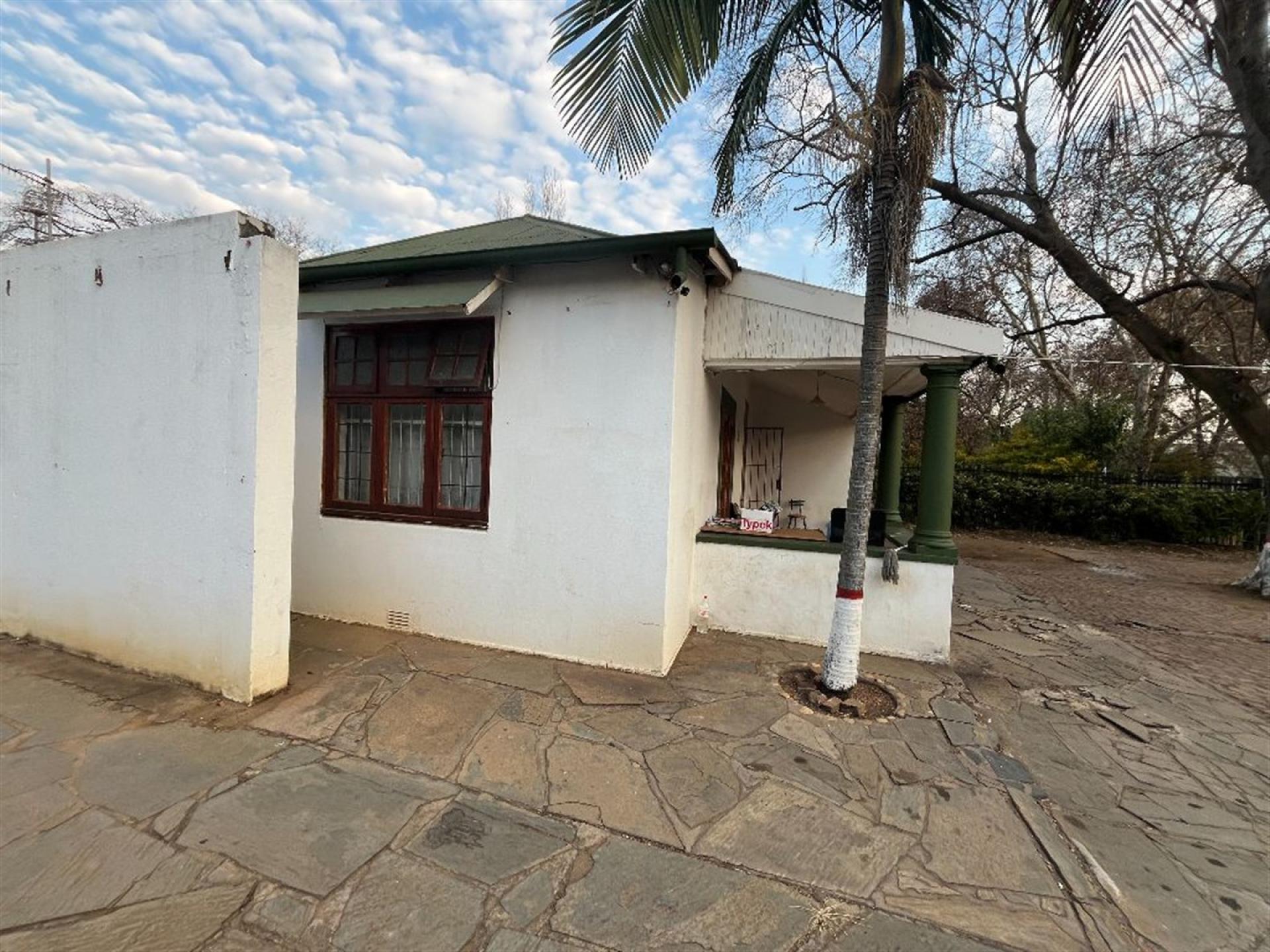 Front View of property in Sunnyside