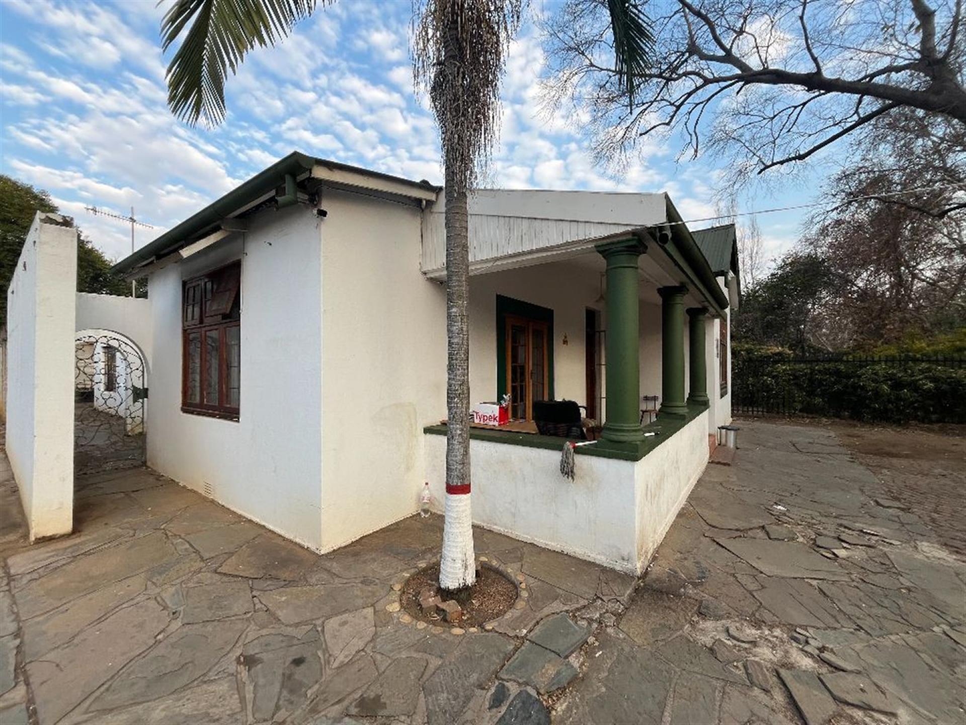 Front View of property in Sunnyside