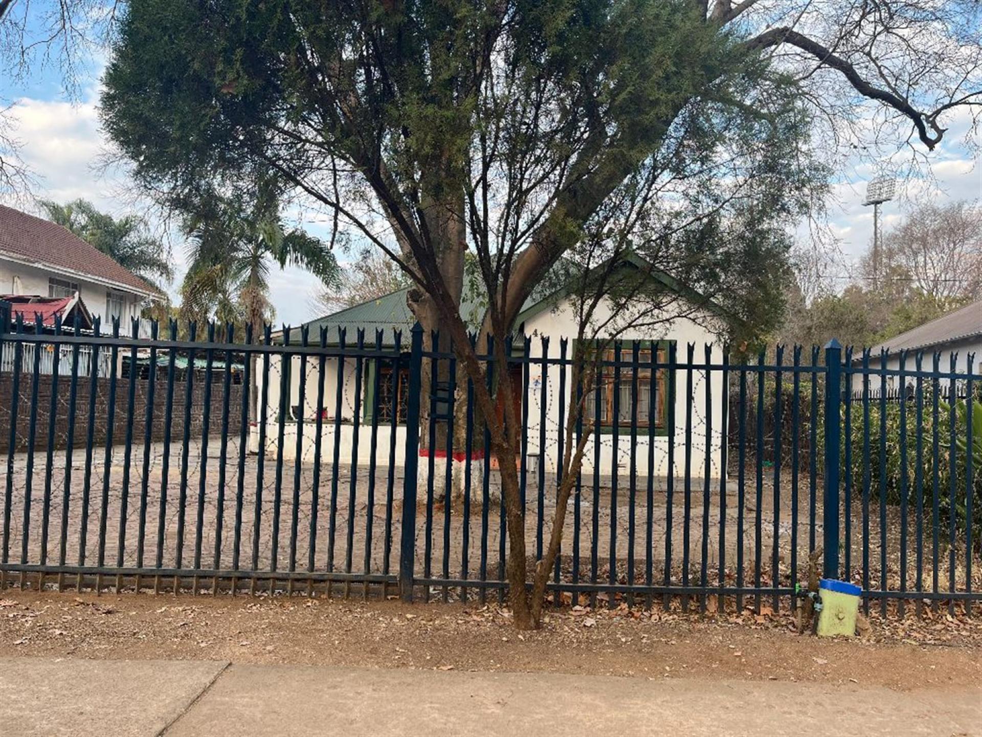 Front View of property in Sunnyside