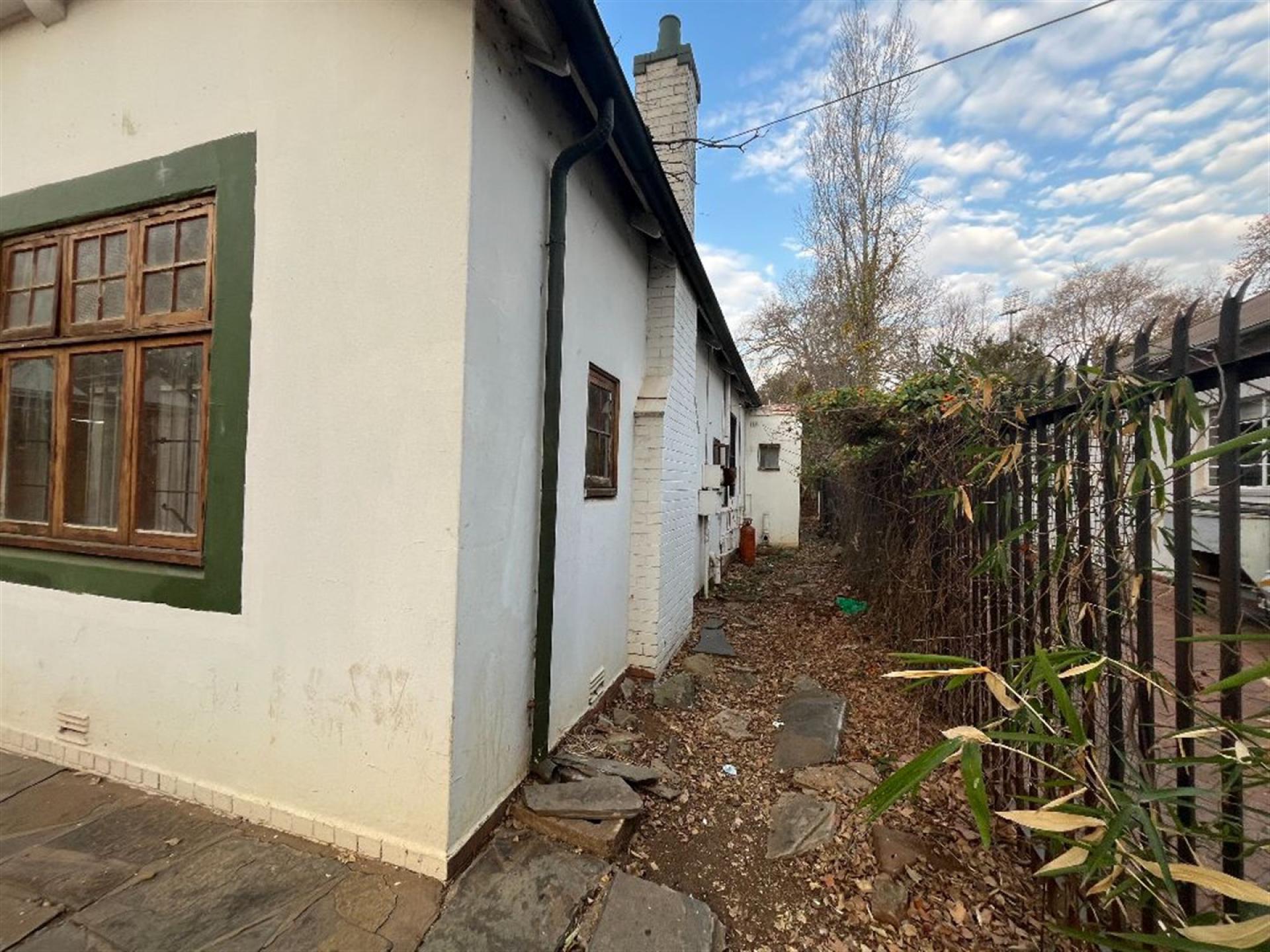 Front View of property in Sunnyside