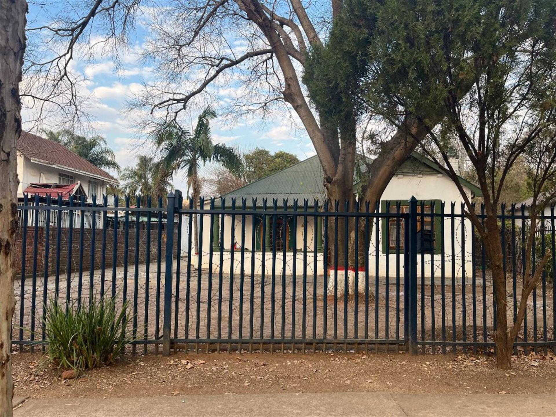Front View of property in Sunnyside