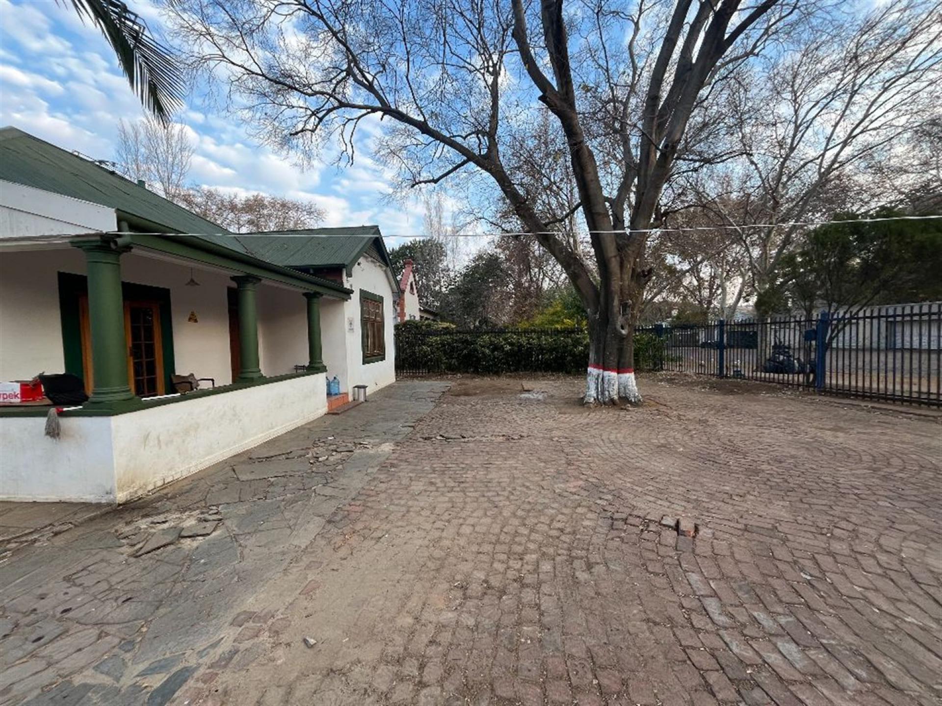 Front View of property in Sunnyside