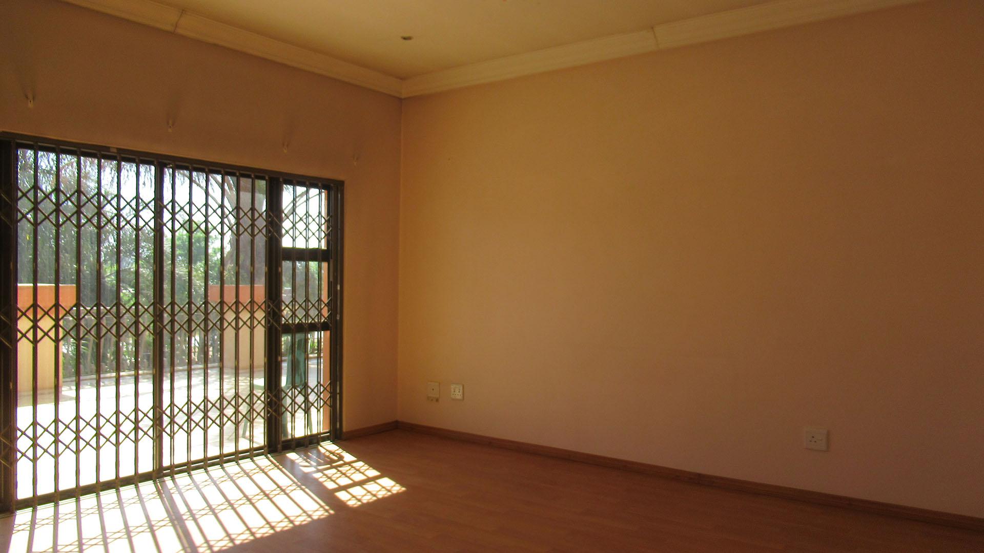 Bed Room 3 - 22 square meters of property in Lenasia