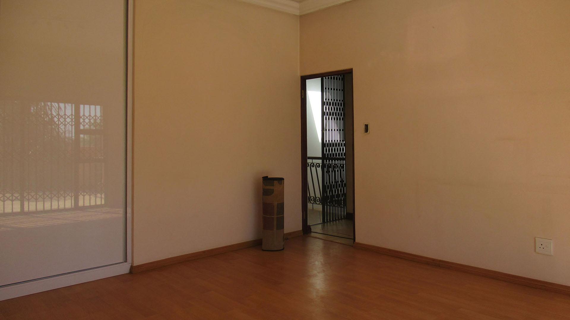 Bed Room 3 - 22 square meters of property in Lenasia