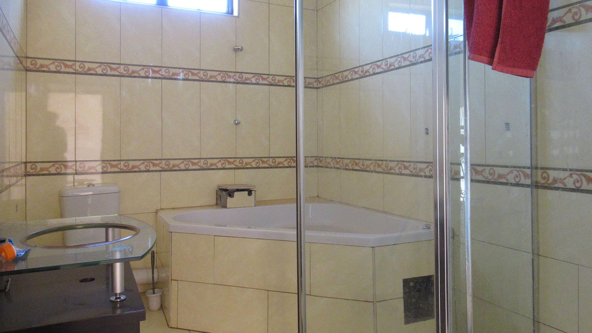 Bathroom 2 - 8 square meters of property in Lenasia