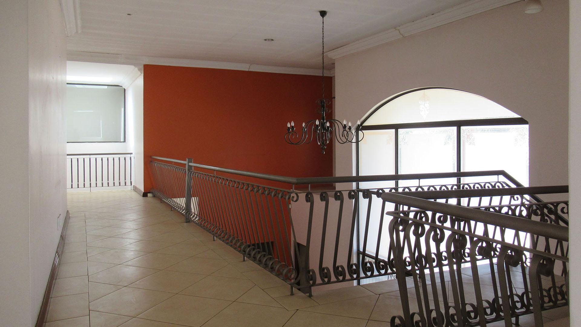 Spaces - 157 square meters of property in Lenasia