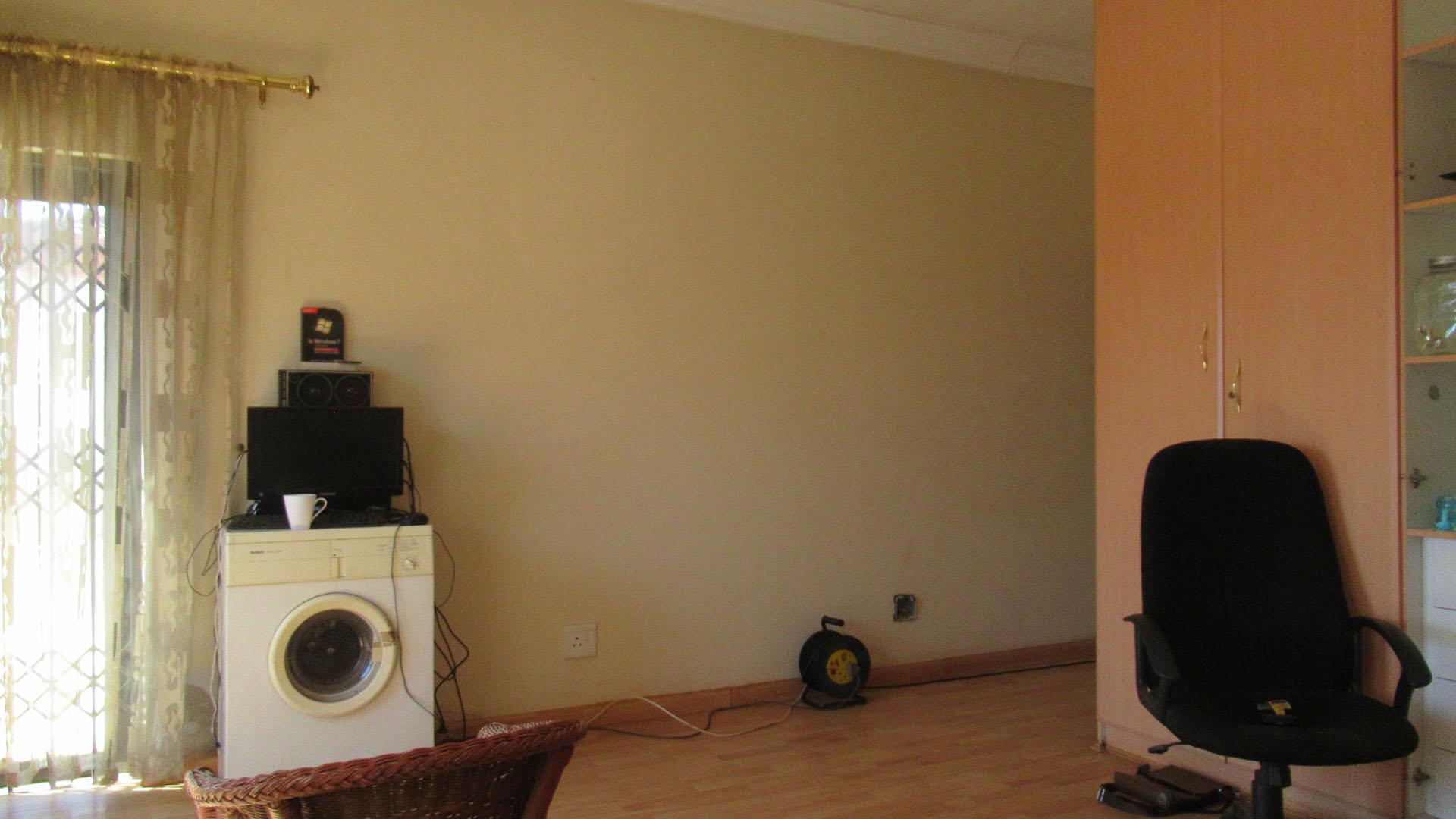 Bed Room 2 - 23 square meters of property in Lenasia