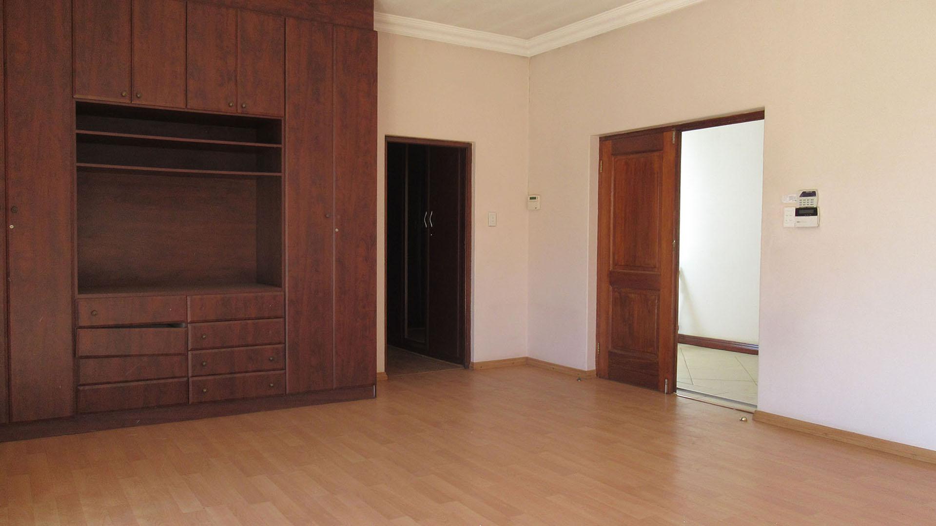 Main Bedroom - 40 square meters of property in Lenasia