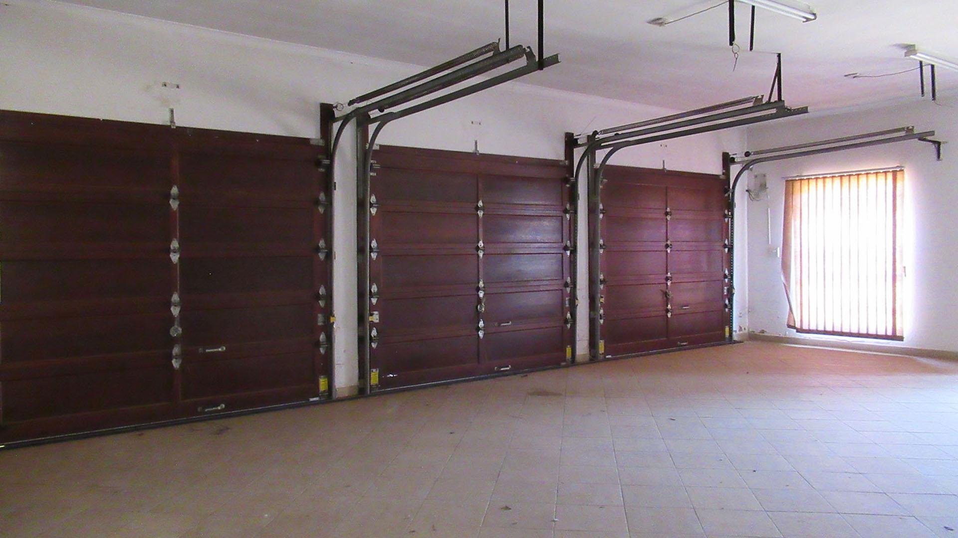 Spaces - 157 square meters of property in Lenasia