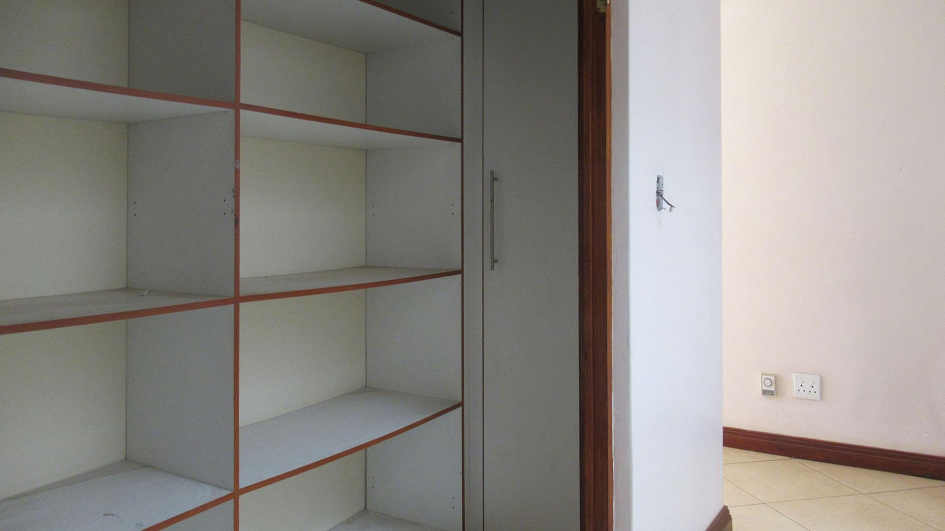 Spaces - 157 square meters of property in Lenasia