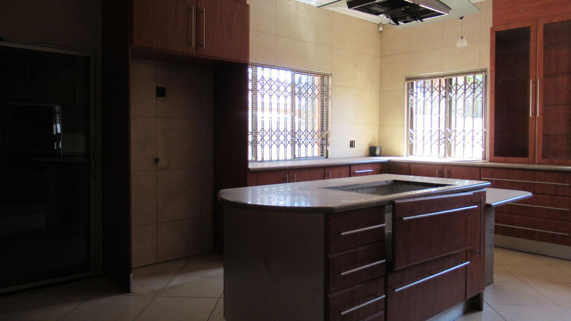 Kitchen - 32 square meters of property in Lenasia