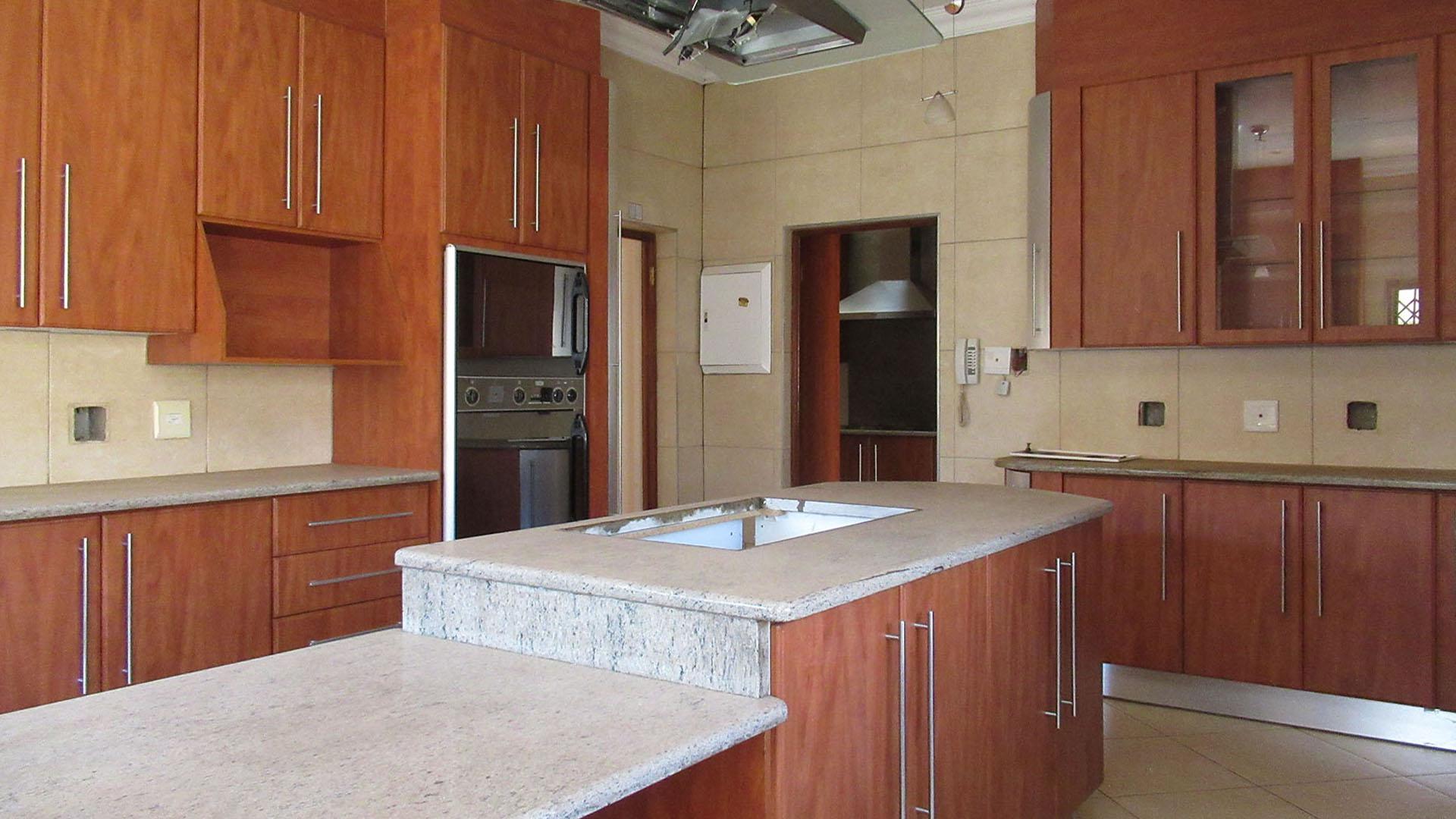 Kitchen - 32 square meters of property in Lenasia