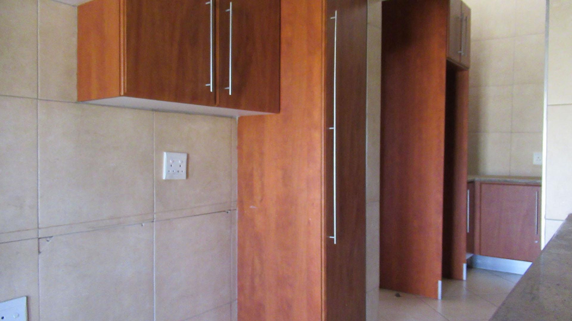Scullery - 15 square meters of property in Lenasia