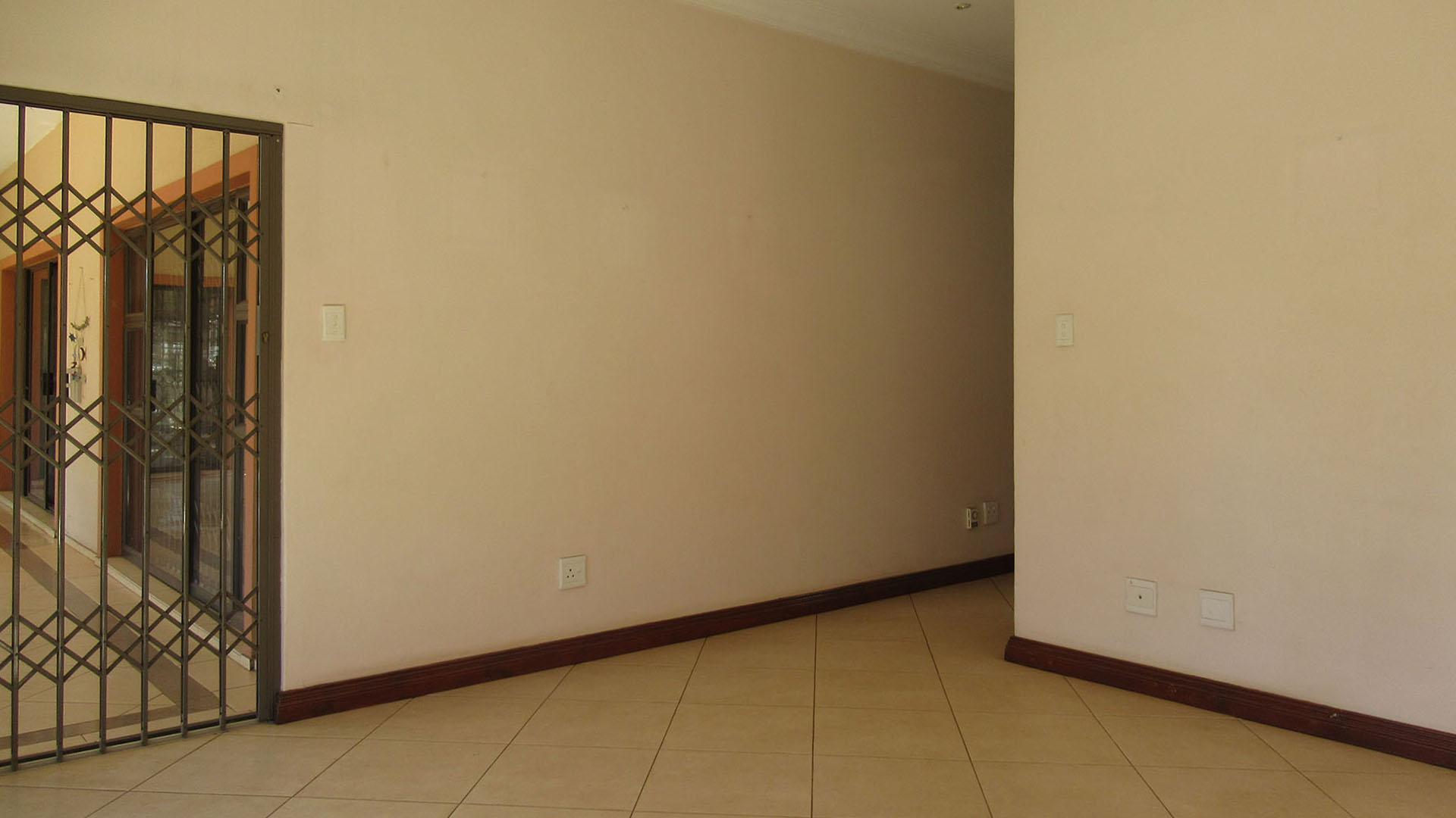 Dining Room - 25 square meters of property in Lenasia