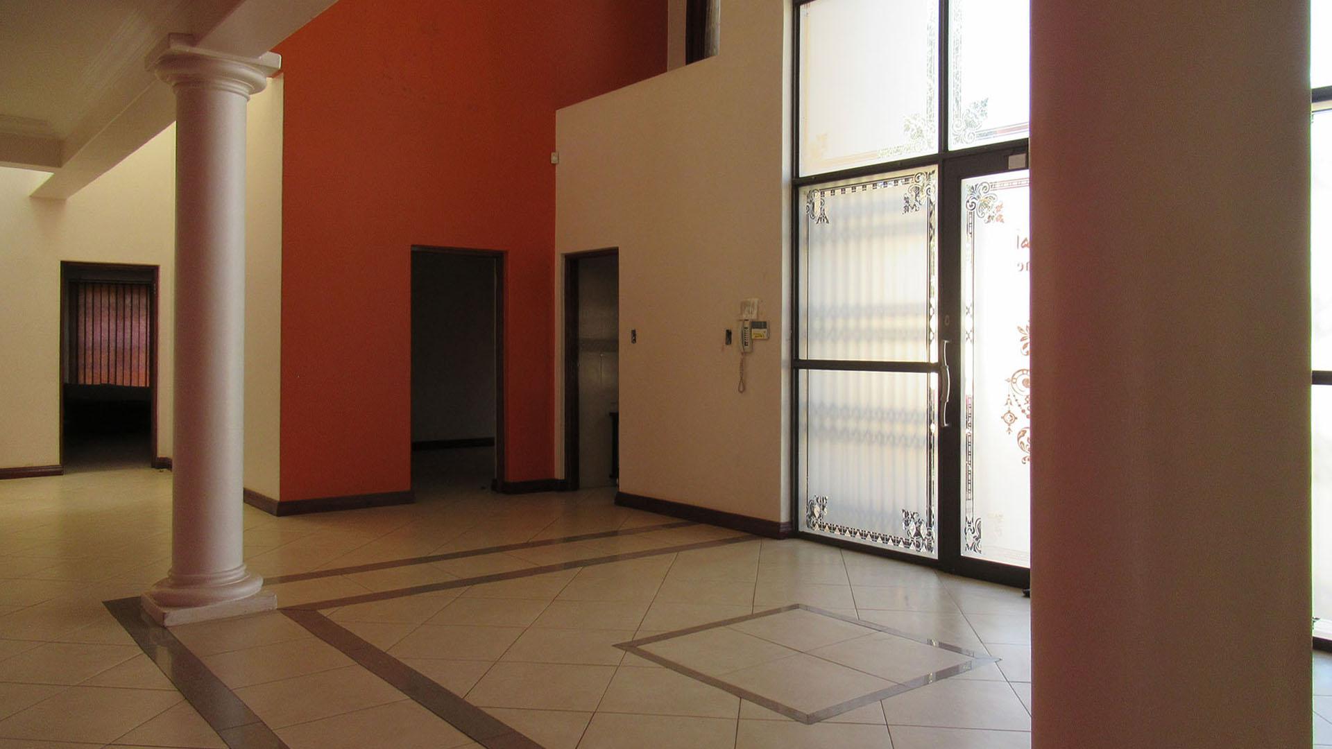 Spaces - 157 square meters of property in Lenasia