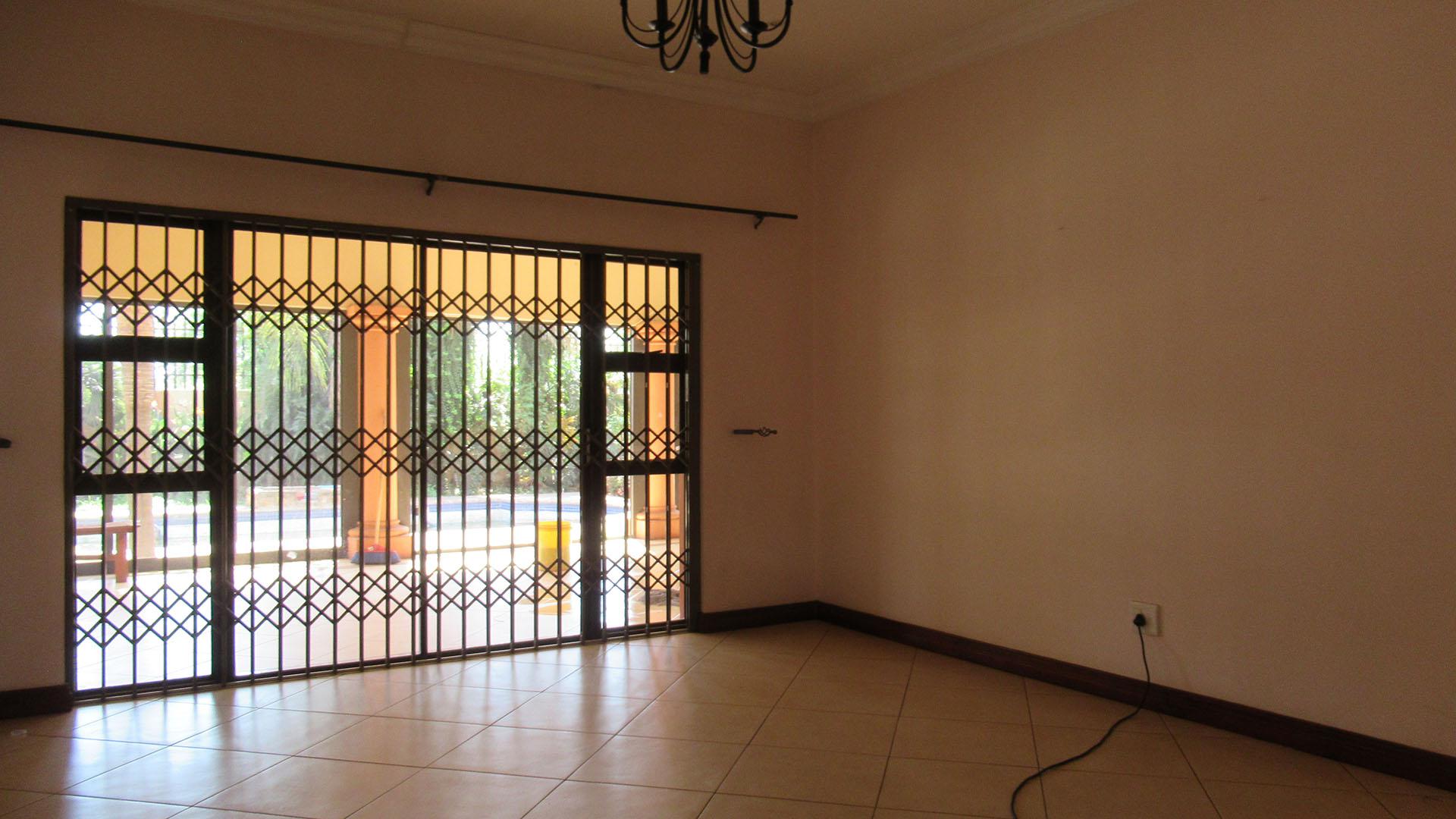 Lounges - 49 square meters of property in Lenasia