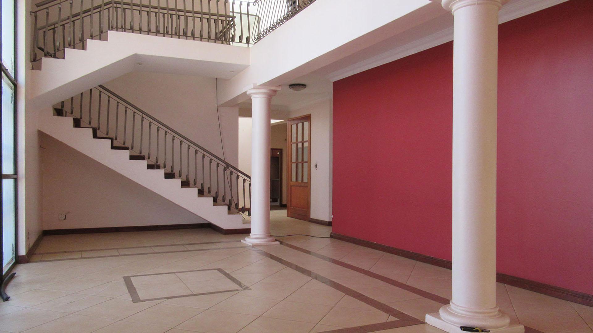 Spaces - 157 square meters of property in Lenasia