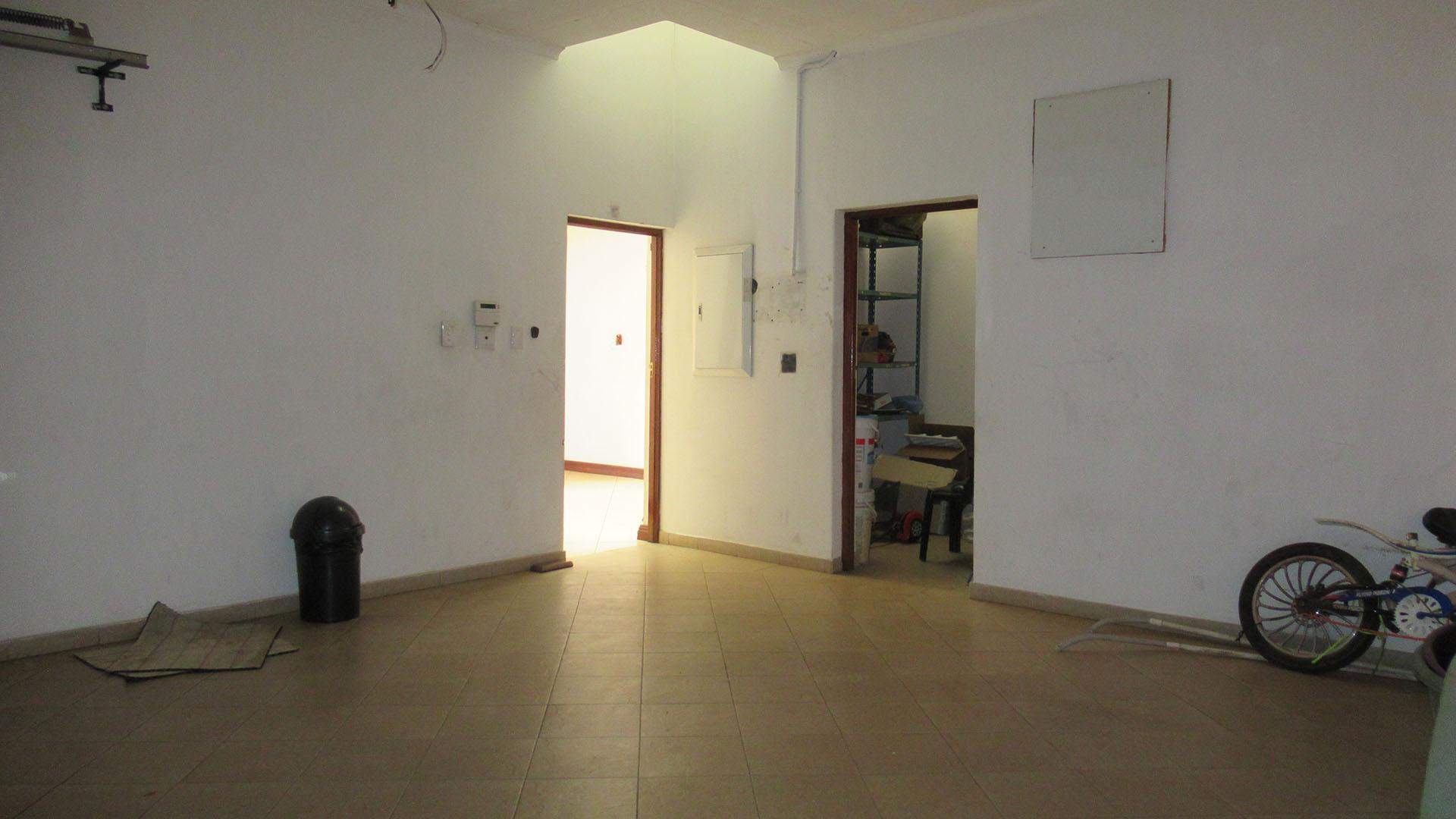 Spaces - 157 square meters of property in Lenasia