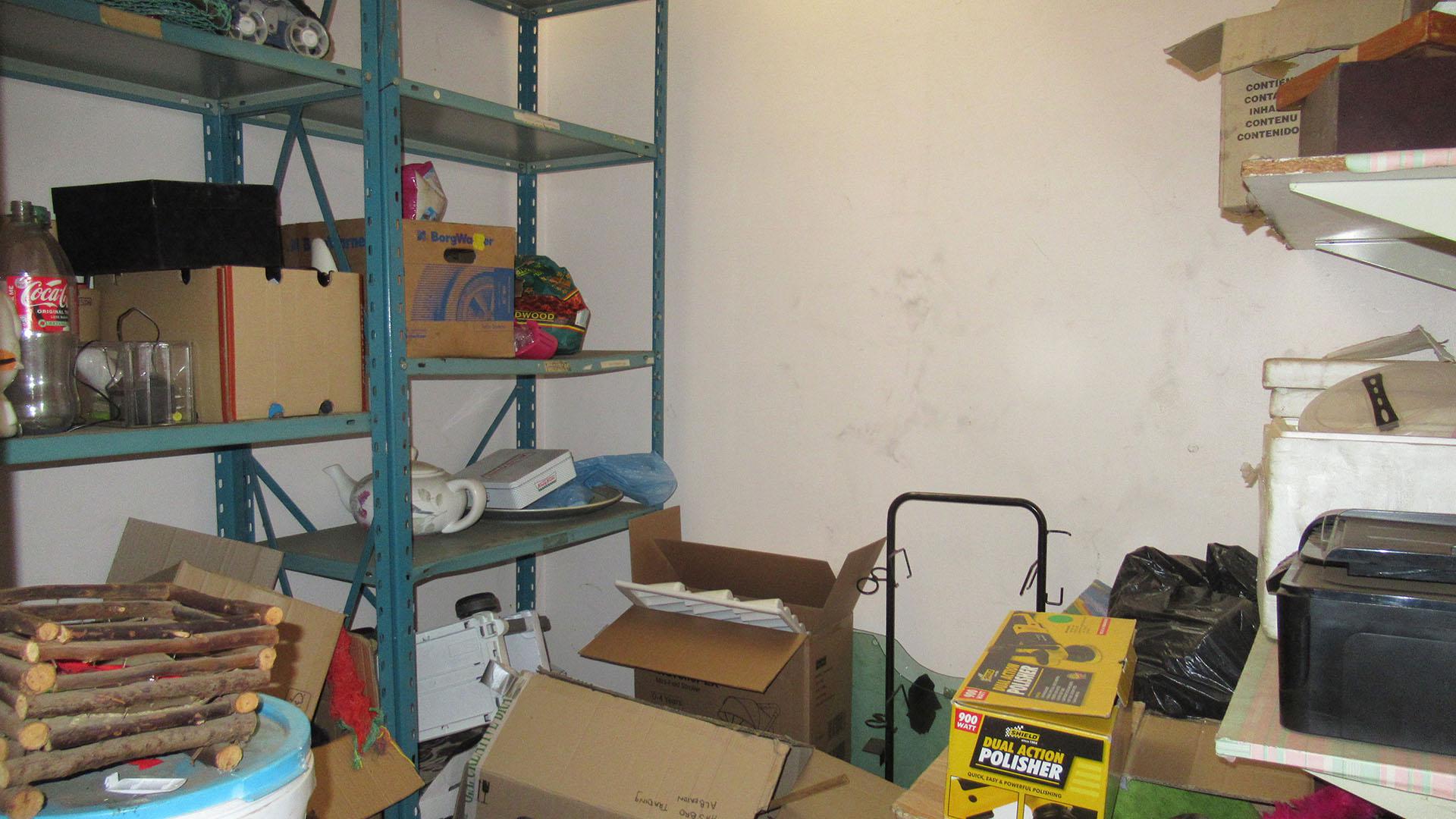 Store Room - 17 square meters of property in Lenasia