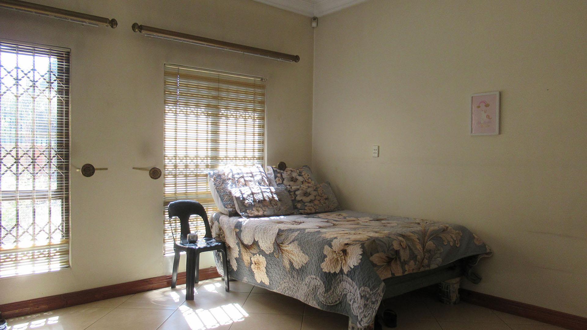 Bed Room 1 - 29 square meters of property in Lenasia