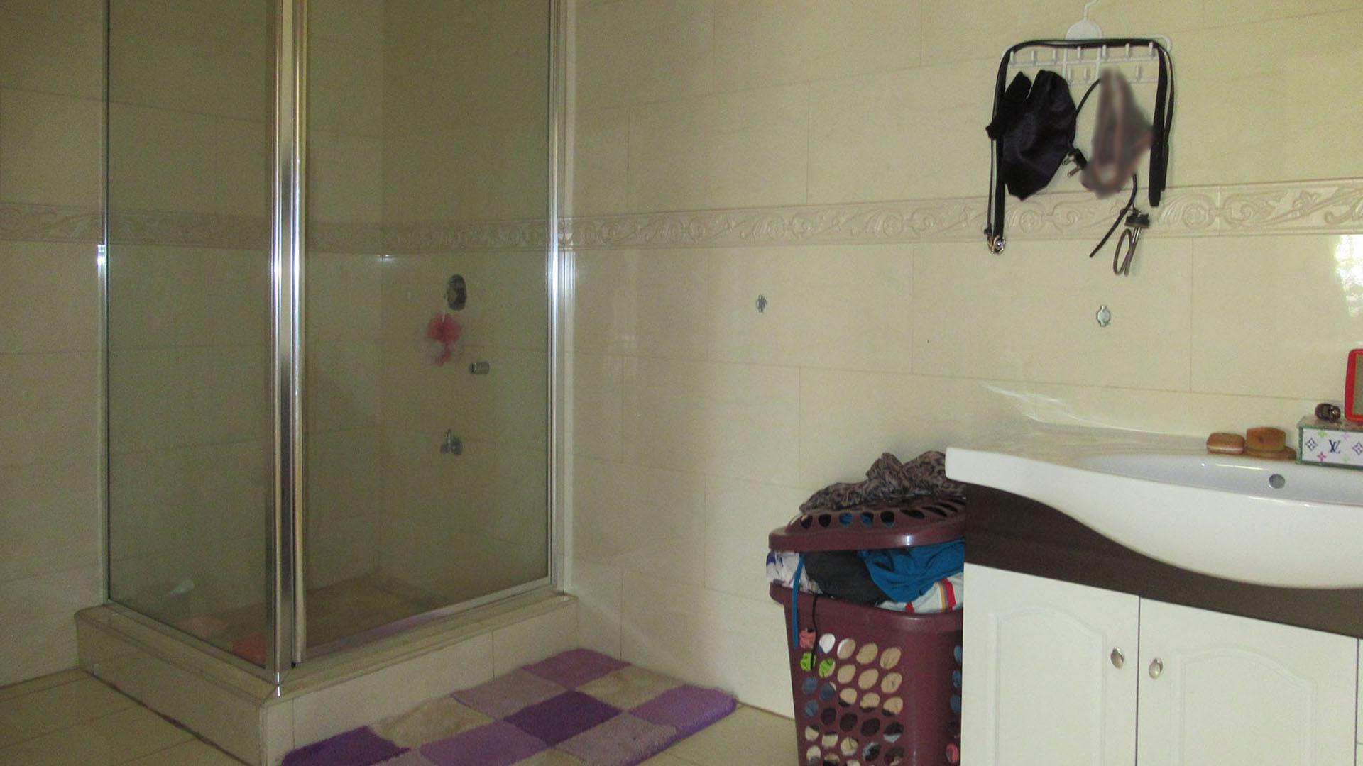 Bathroom 1 - 8 square meters of property in Lenasia