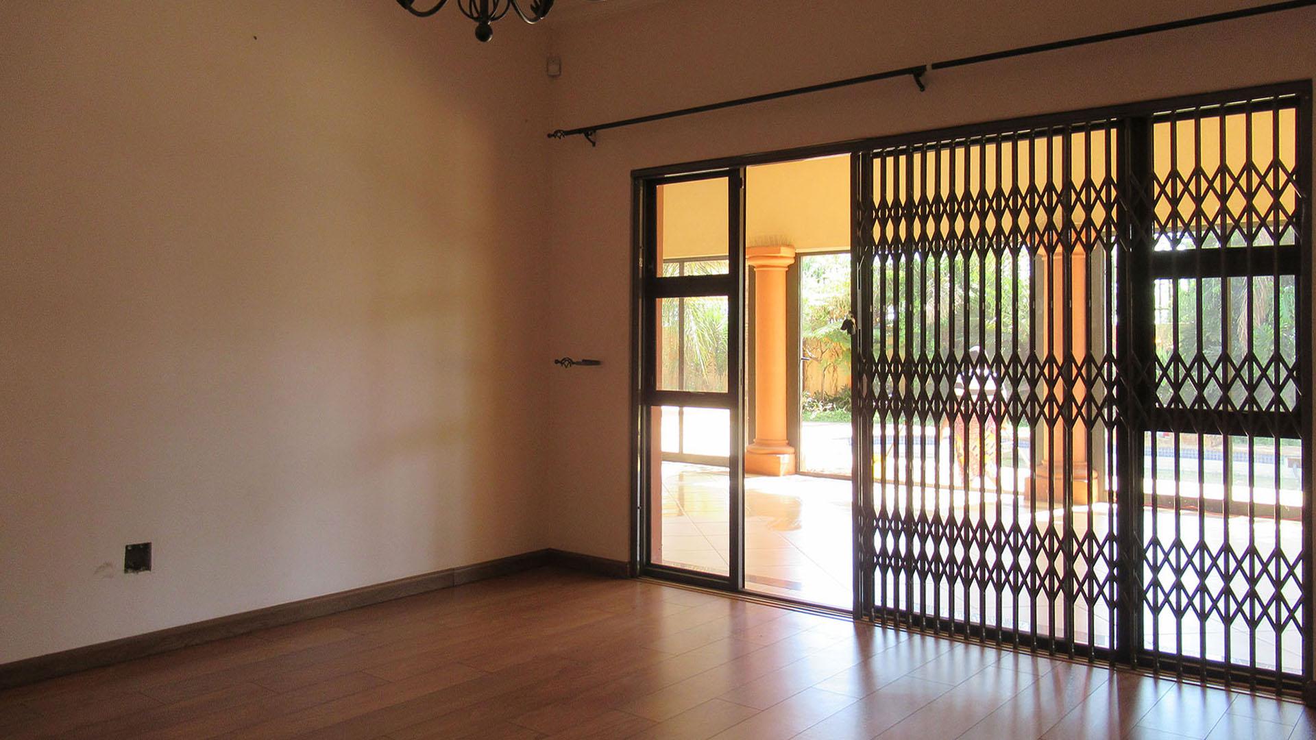 Lounges - 49 square meters of property in Lenasia