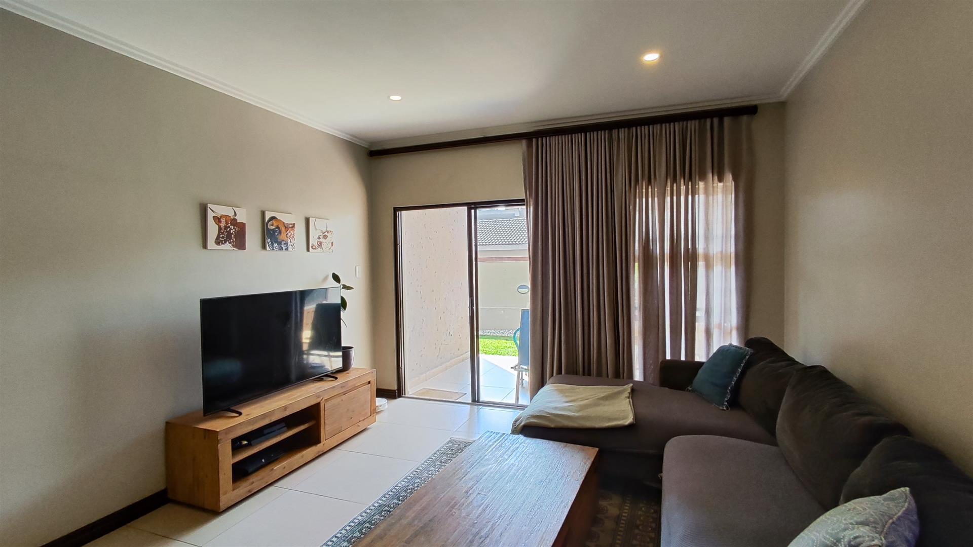 Lounges - 25 square meters of property in Bedfordview