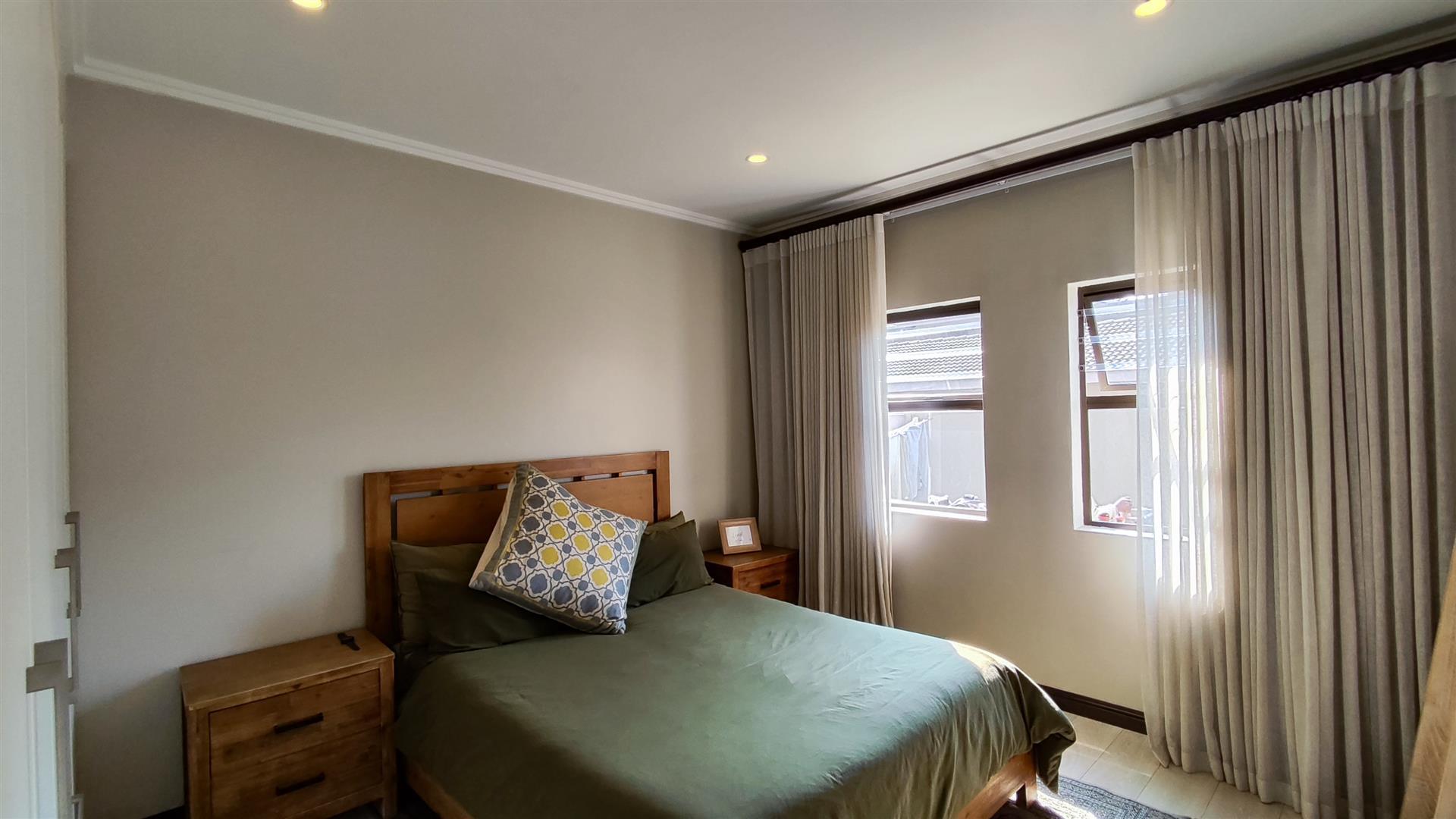 Bed Room 1 - 20 square meters of property in Bedfordview