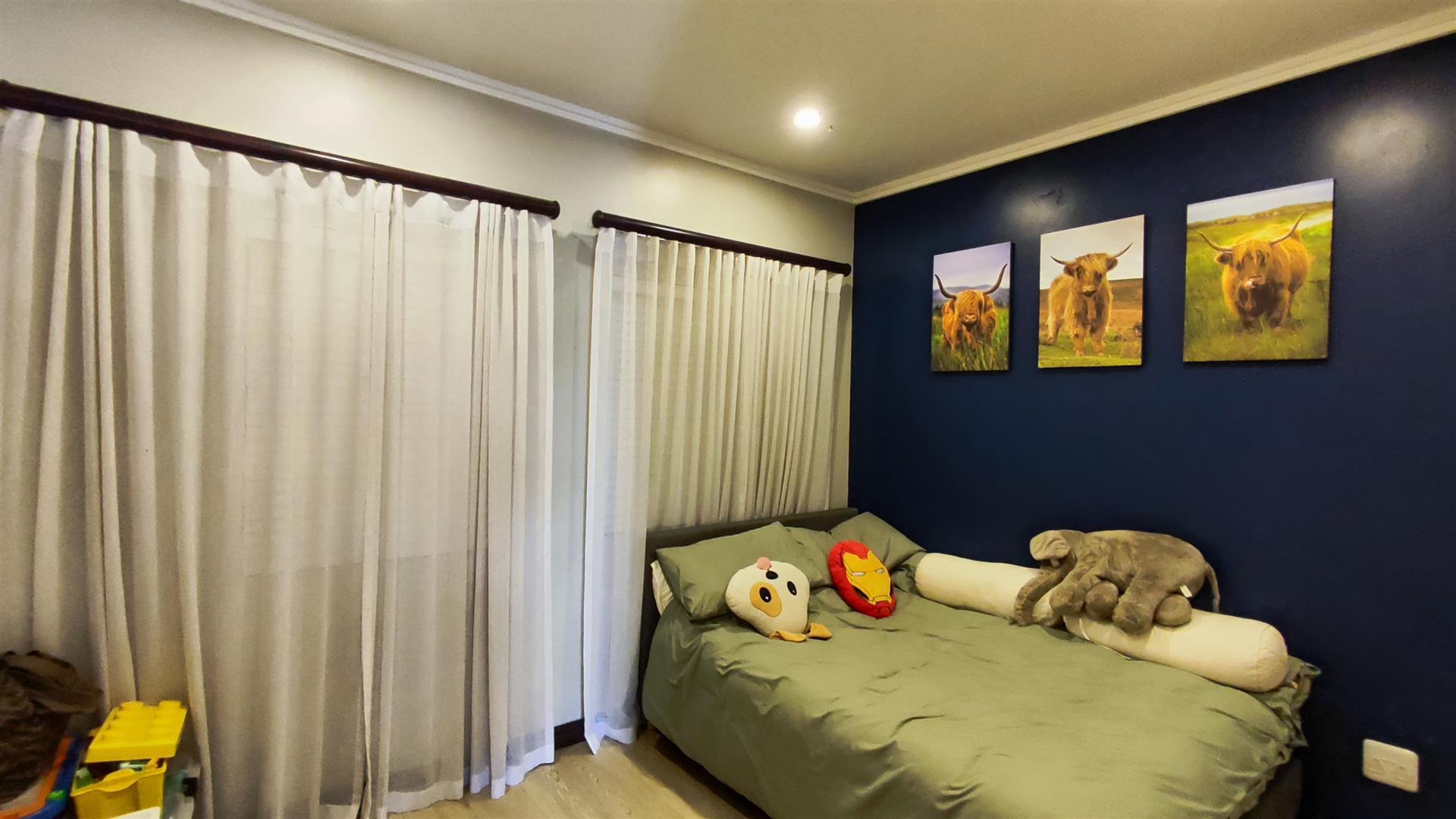 Bed Room 2 - 15 square meters of property in Bedfordview