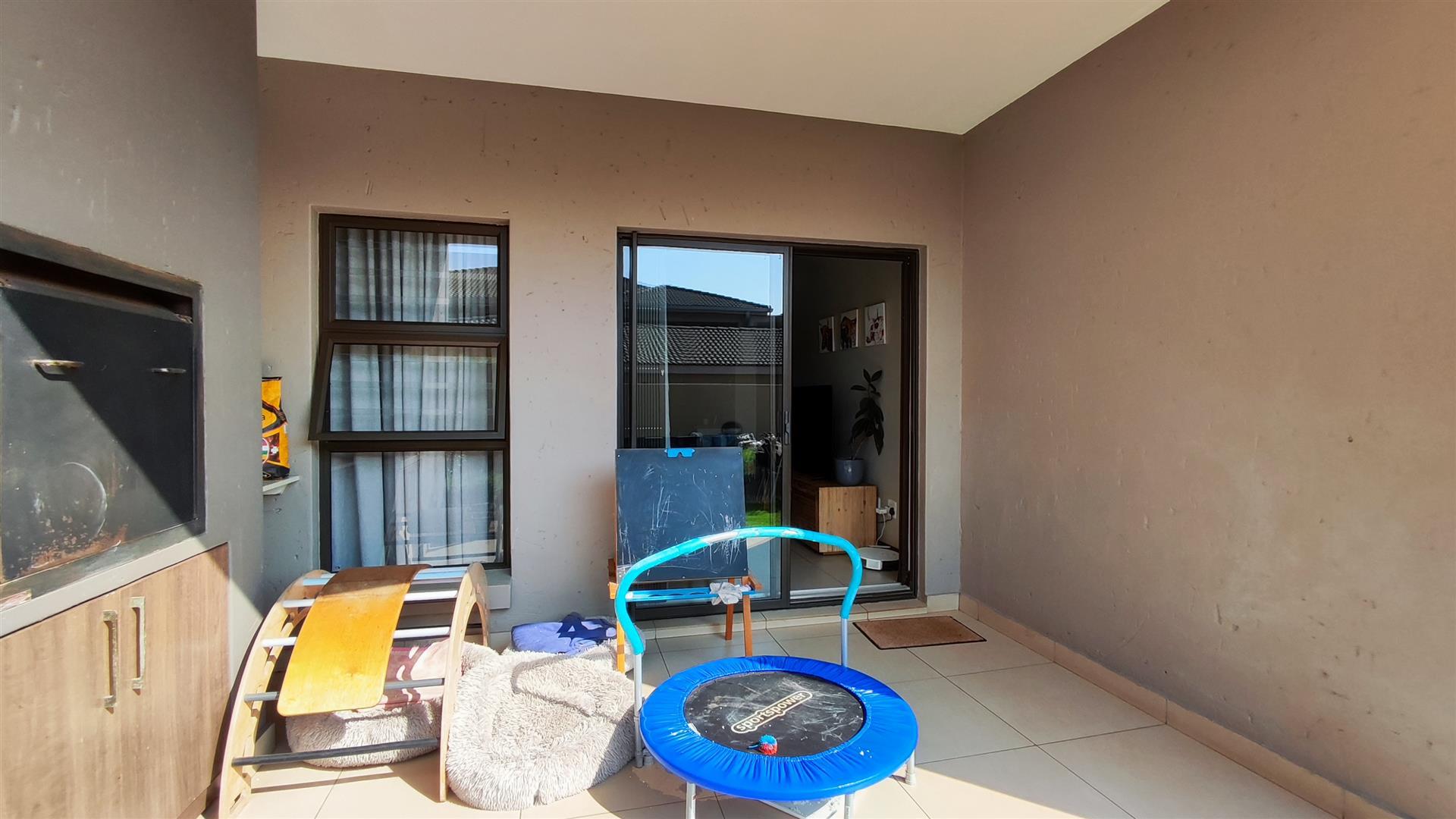Patio - 11 square meters of property in Bedfordview